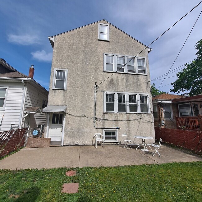 Building Photo - 2602 N Meade Ave