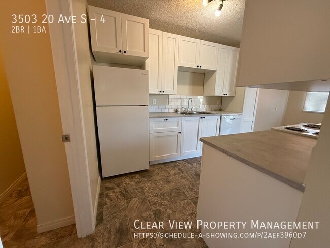 Building Photo - Just Renovated! 2 Bedroom South Side Condo – Great Location!