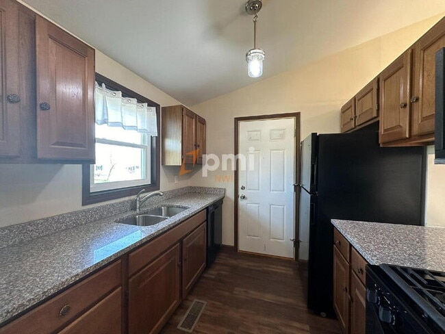 Building Photo - 404 Saginaw Dr