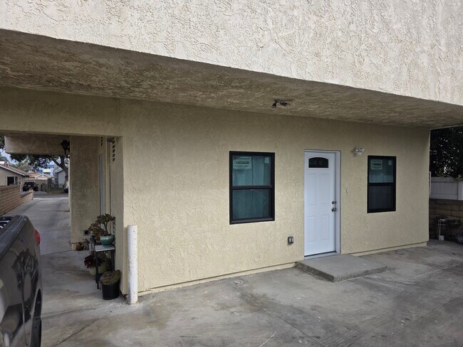 Foto del edificio - 1129 W 23rd St