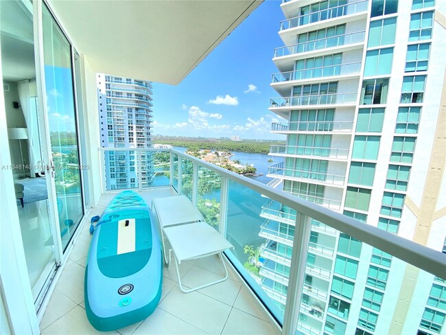 Foto del edificio - 250 Sunny Isles Blvd