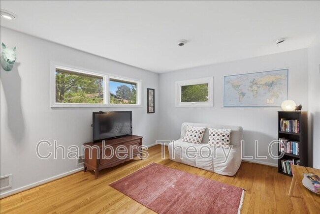 Foto del edificio - 912 N Lexington St