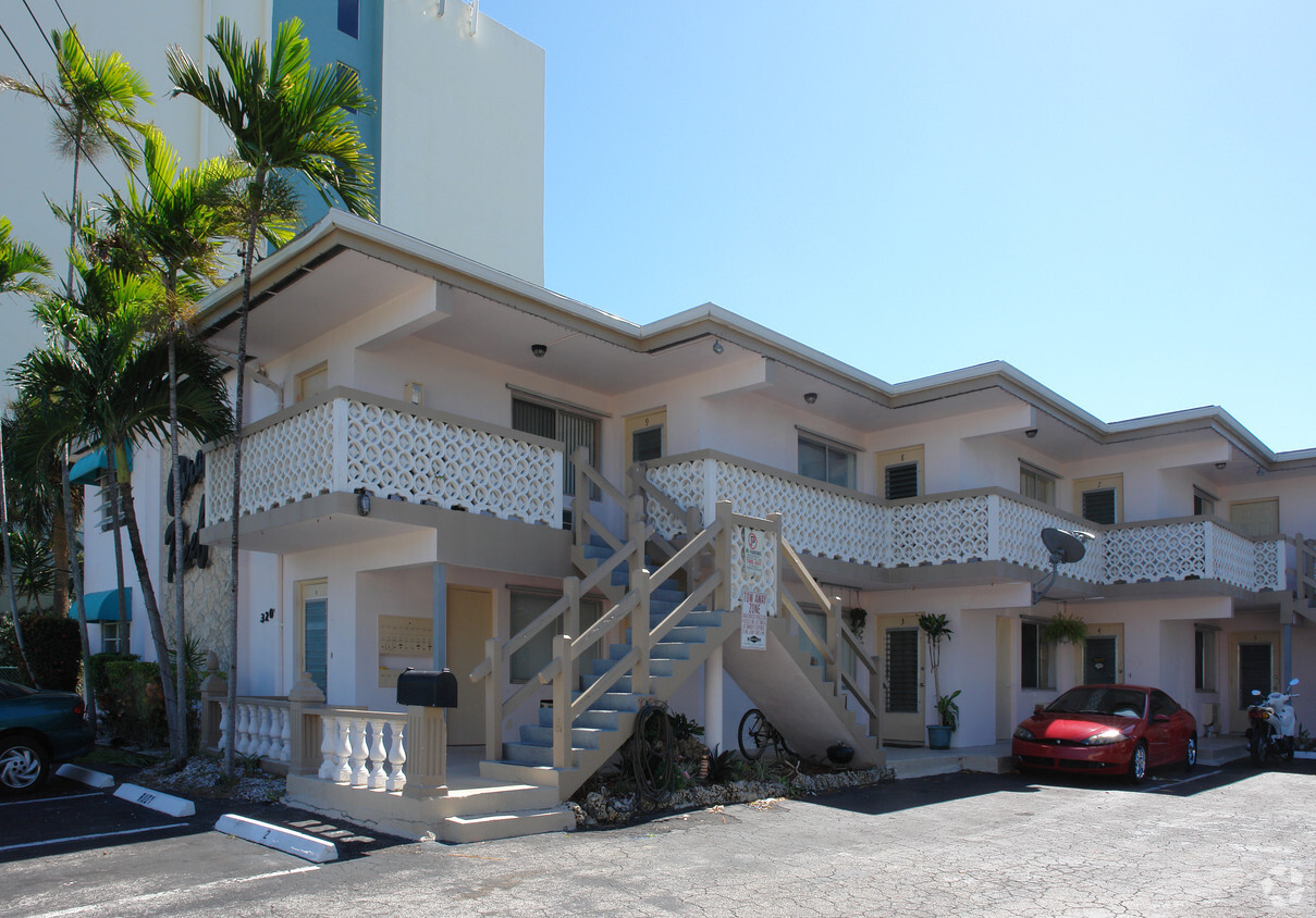 Building Photo - Coral Reef Apartments