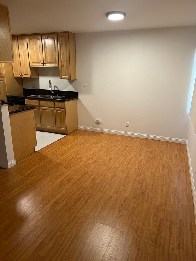 Foto del edificio - 3435 Jasmine Ave
