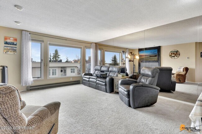 Building Photo - 2bd, 1.5b | Downtown Living With Spectacular Views!