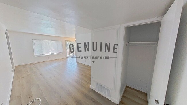 Building Photo - Stunning 2nd Story 3 Bedroom Condo in Woodlake Villas, La Habra