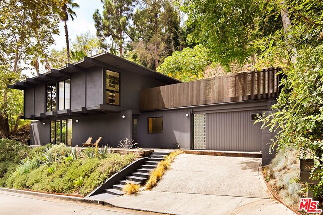 Building Photo - 5649 Valley Oak Dr