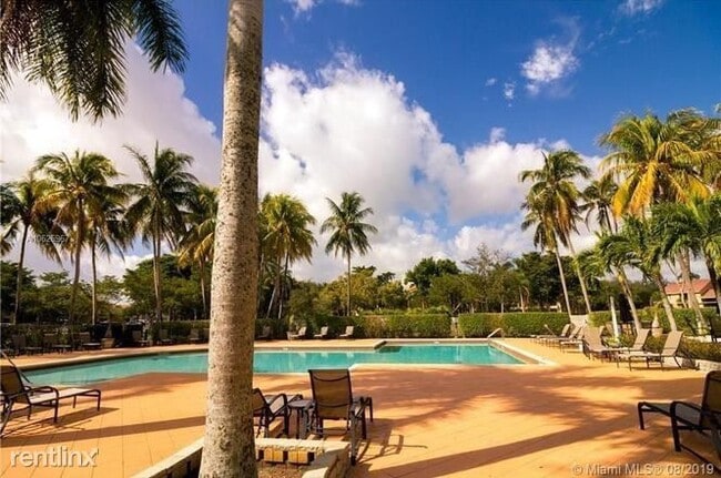 Building Photo - 2 br, 1 bath House - 931 Lyons Rd # 206