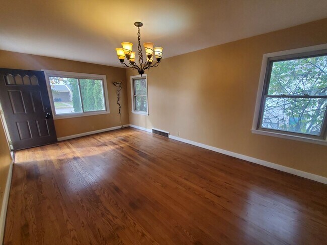 Foto del edificio - 3 Bedroom Single Family Glendale Home