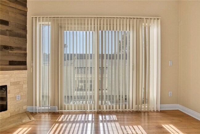 Foto del edificio - 12916 Moorpark St