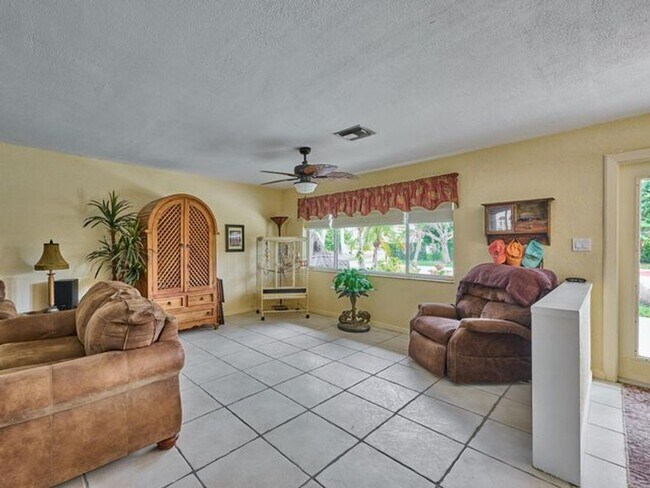 Foto del edificio - 2810 NE 48th Ct