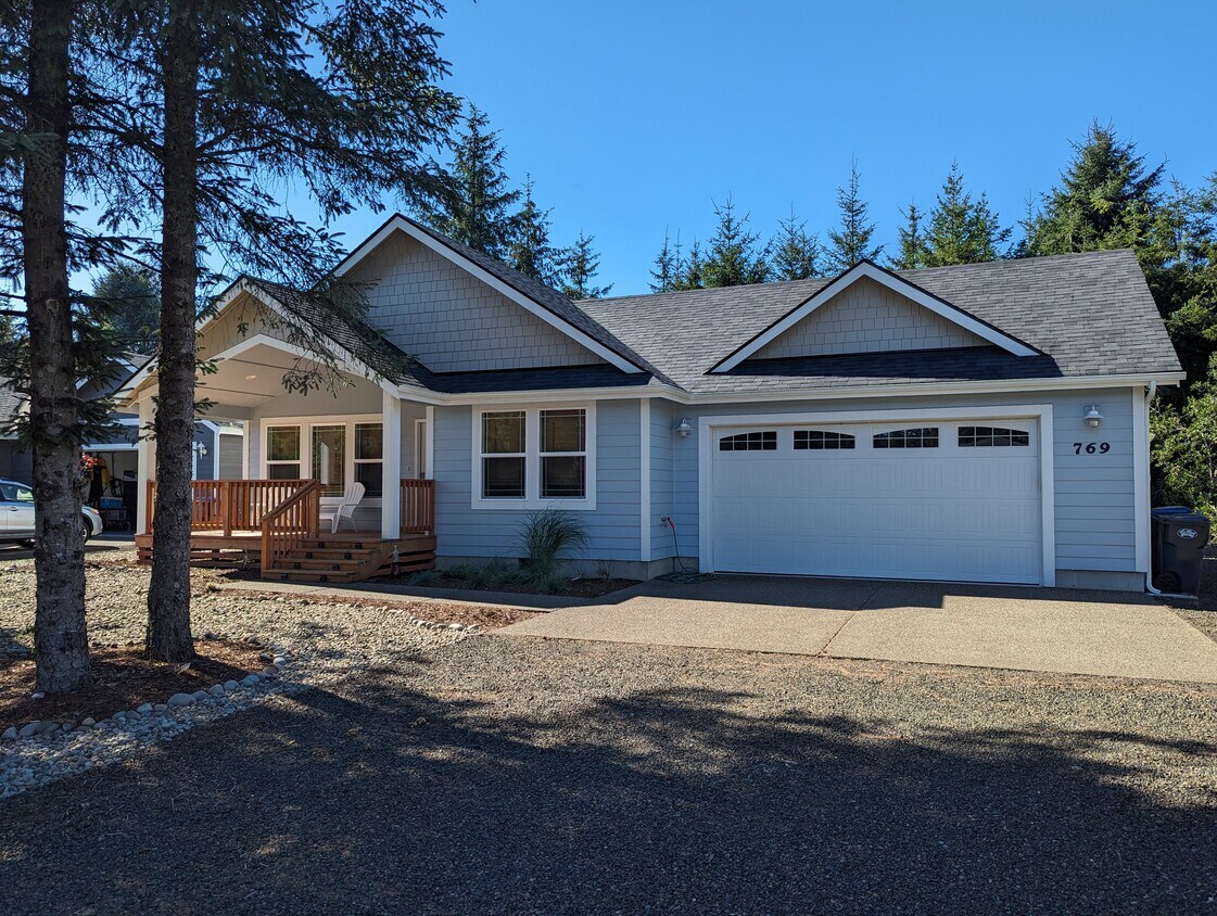 769 Island Cir SE, Ocean Shores, WA 98569 House Rental in Ocean