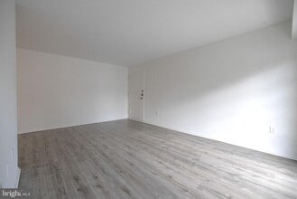 Building Photo - 5937 Quantrell Ave