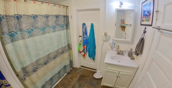 Foto del edificio - Stainless Steal Appliances + Pet Friendly + Fenced in Yard + Washer and Dryer Included! Available...
