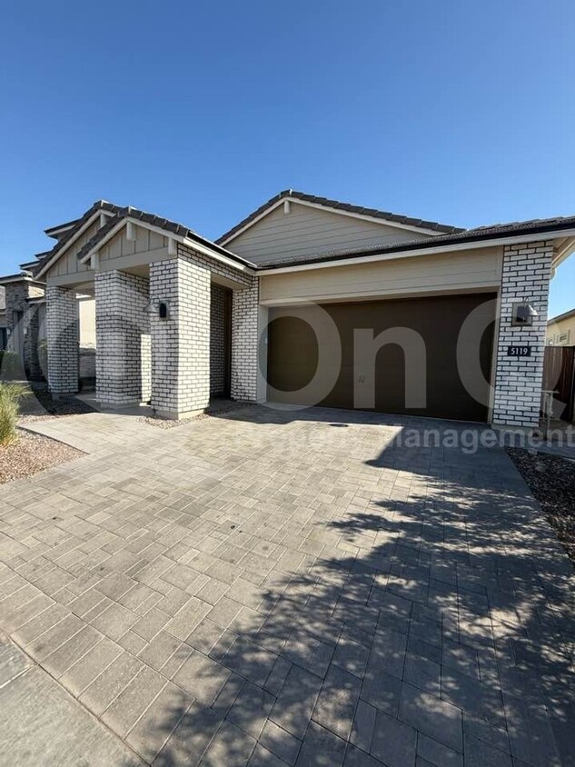 Foto principal - 5119 E Shady Glen Ave