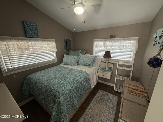 Building Photo - 24 E Amber Jack Way