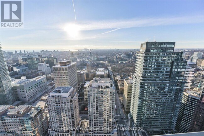 Photo du bâtiment - 11 Wellesley St W