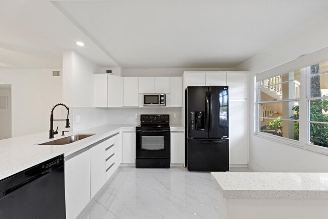 Building Photo - 2202 Lucaya Bnd