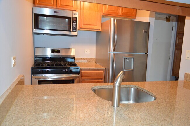 Building Photo - 5 Oak Creek Dr