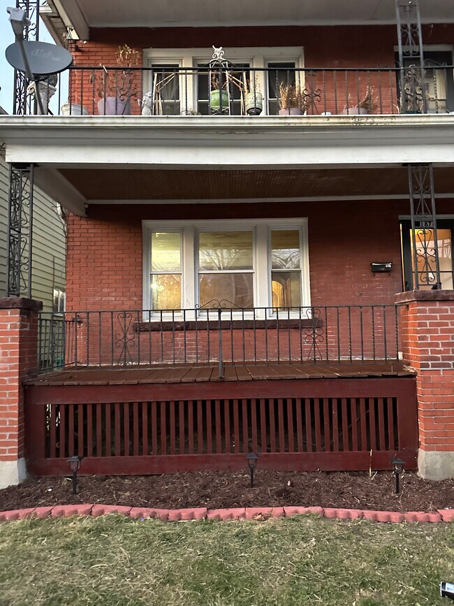 Building Photo - 1876 Weston Ave