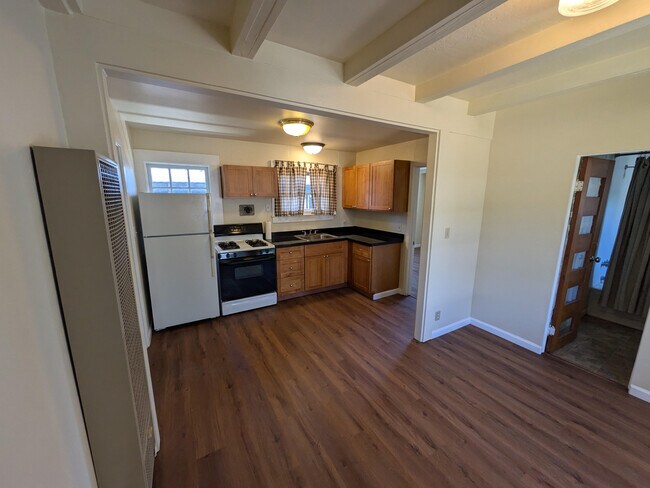Building Photo - 134 11th St