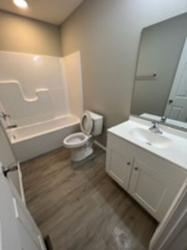 Foto del edificio - Brand New 3 Bedroom 2 Bath House Available...