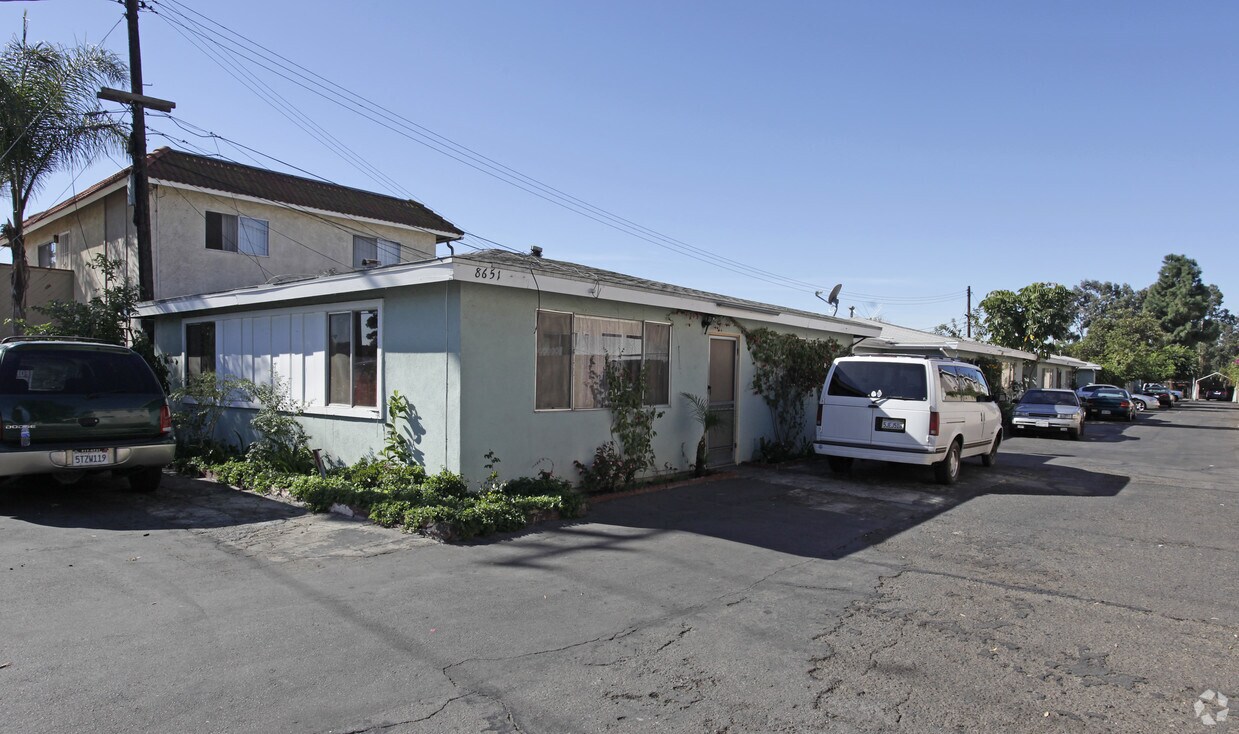 Primary Photo - 8651-8661 Walker St