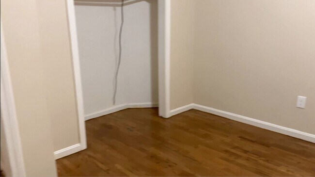 Building Photo - 3 Bedroom in South End, Eat-in Kitchen, Pe...