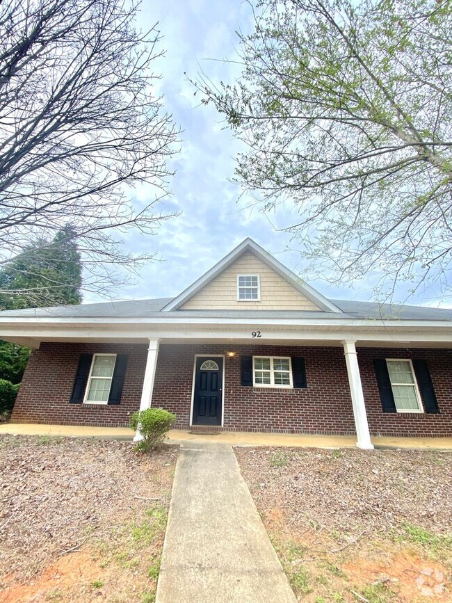 Building Photo - 807 W Longleaf Dr