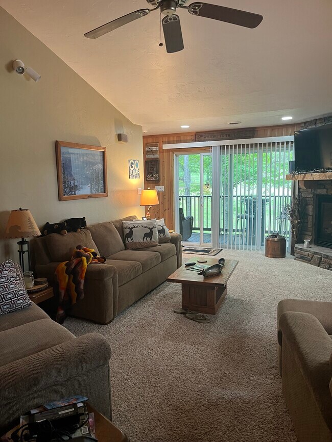 Foto del edificio - 115 Saint Clair Ct