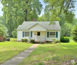Building Photo - 135 Magnolia St