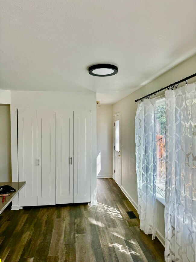 Building Photo - 4949 Tesla Cir