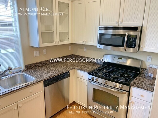Building Photo - Two Bedroom Two and a Half Bathroom Home i...