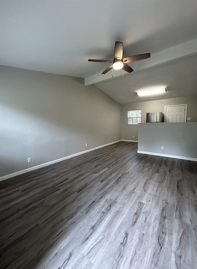 Foto del edificio - 2048 Warwick St