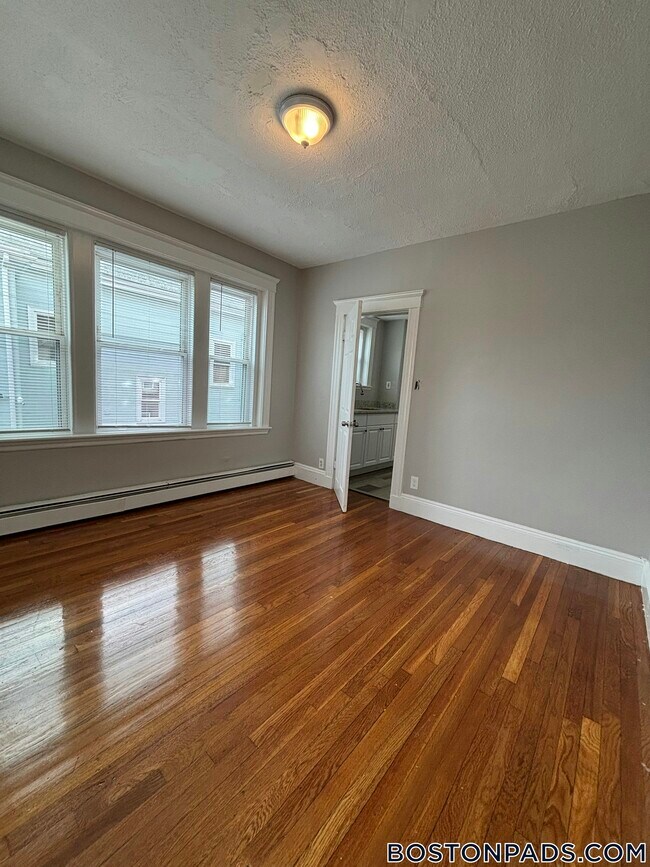 Building Photo - 44 Estes St