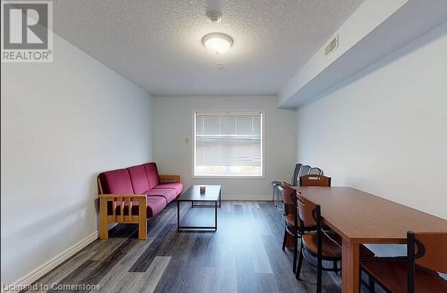 Photo du bâtiment - 81 Columbia St W