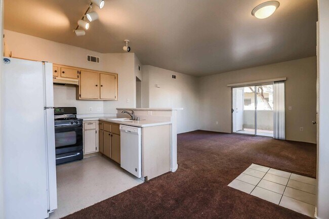 Building Photo - Villas at Hidden Canyon!