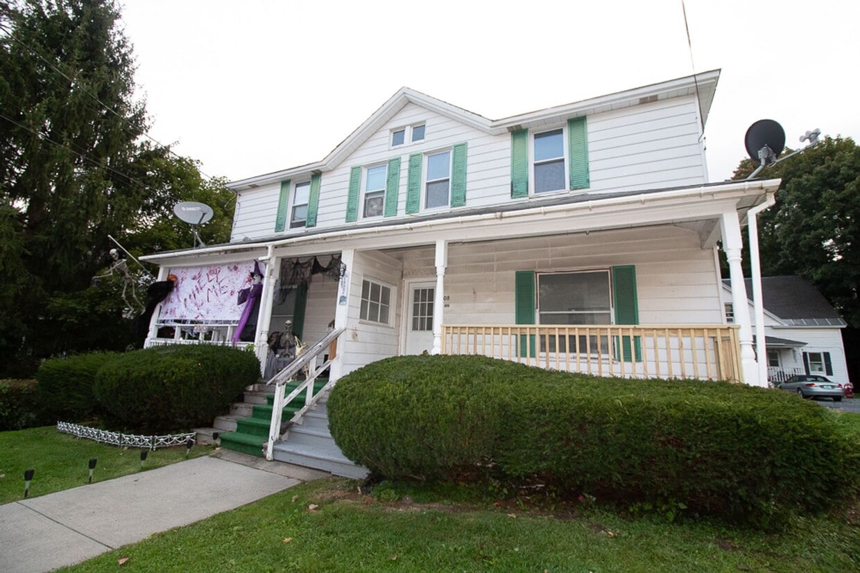 106108 Dewey St Unit 108, Bennington, VT 05201 Room for Rent in