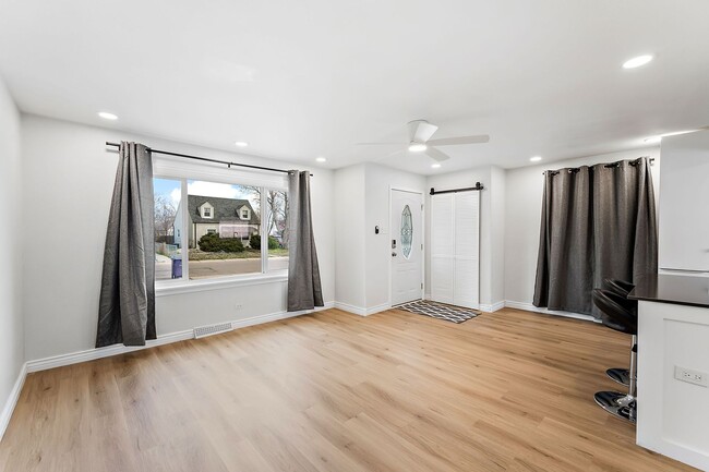 Building Photo - Updated 3BD, 1BA Chaffee Park Home with Ba...