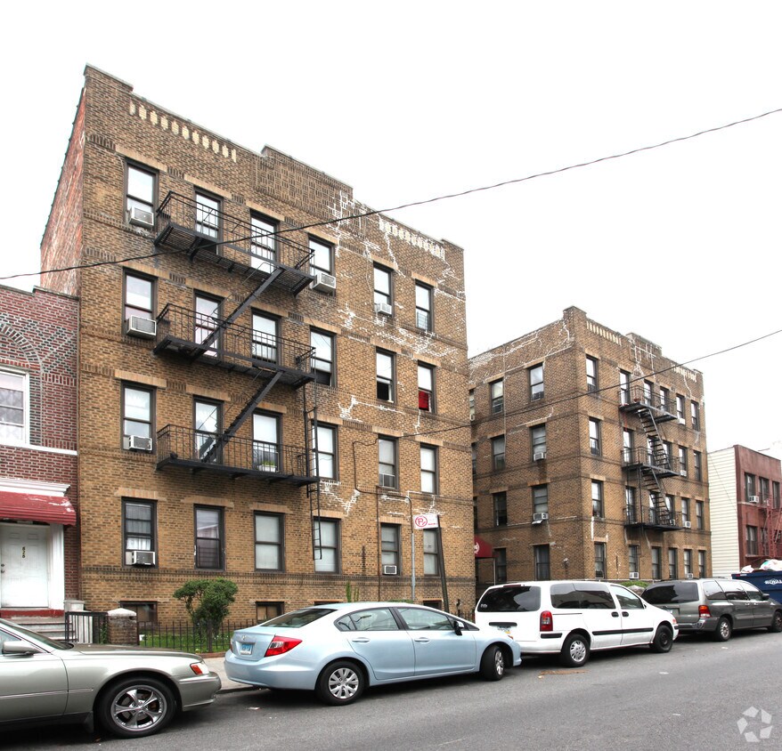 Building Photo - 816 47th St
