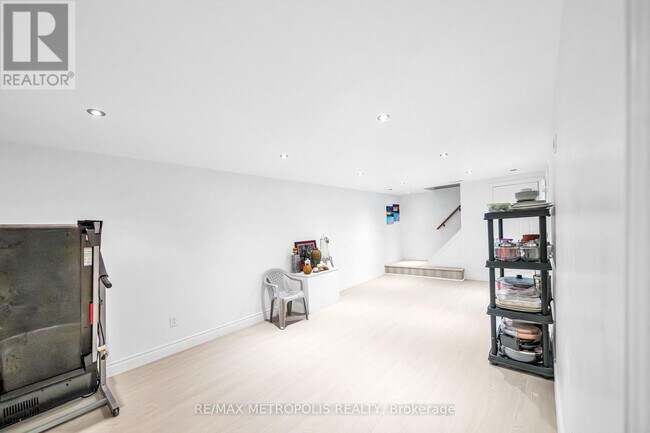 Building Photo - 834 Sanok Dr