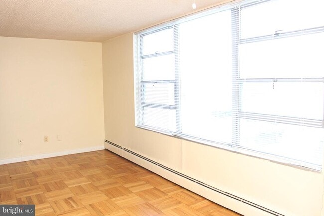 Foto del edificio - 1030 E Lancaster Ave