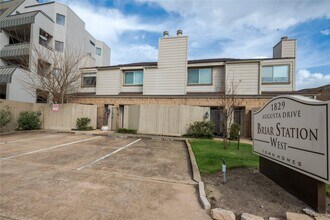 Building Photo - 1829 Augusta Dr