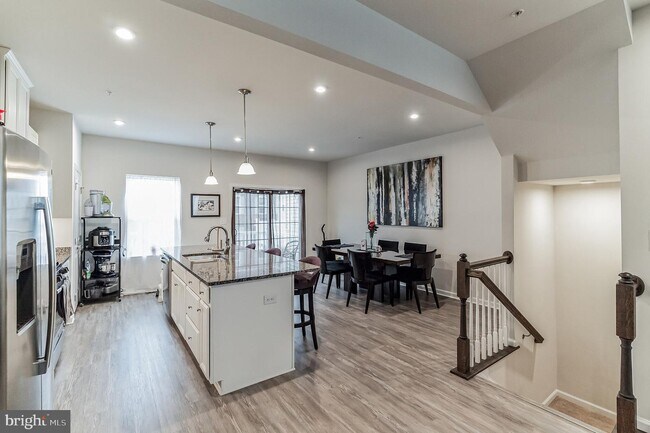 Building Photo - 209 Bamboo Dr