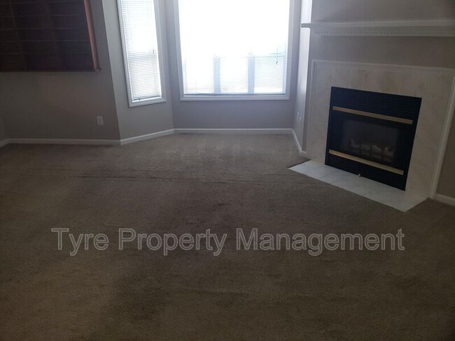 Building Photo - 120 Breezewood Dr