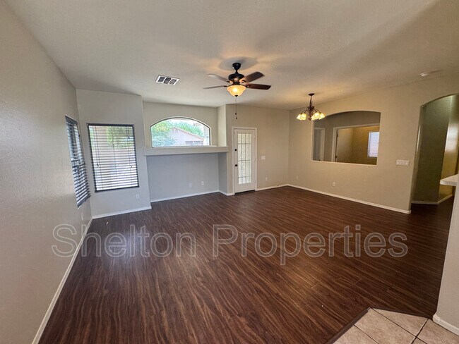 Foto del edificio - 12913 W Corrine Dr