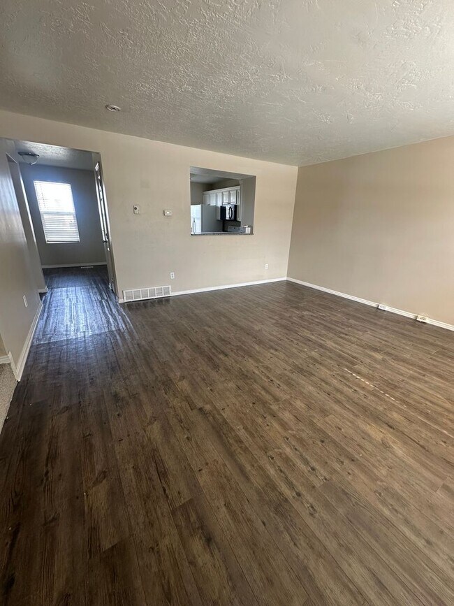 Foto del edificio - BEAUTIFUL TOWNHOME!!!