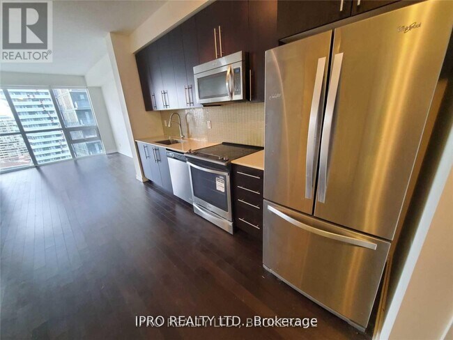 Building Photo - 510-1510 Curran Place