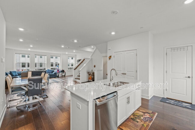 Building Photo - 1806 Swales Ct