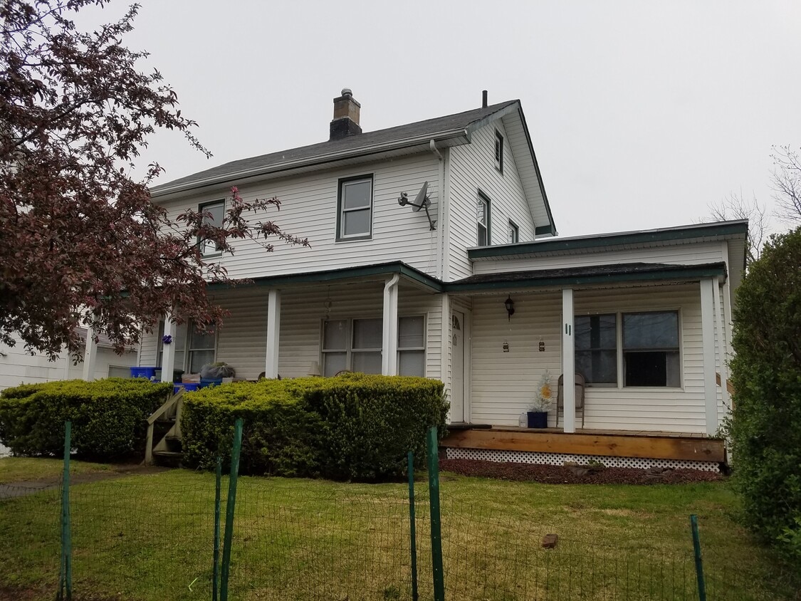 11 Franklin Ave, Pearl River, NY 10965 Room for Rent in Pearl River